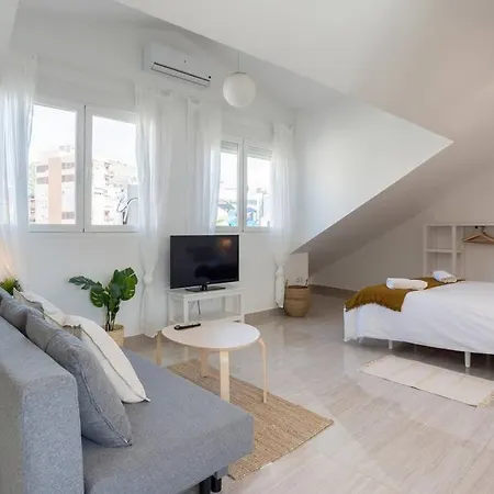 Tgh/ Victoria Center Penthouse Apartment *